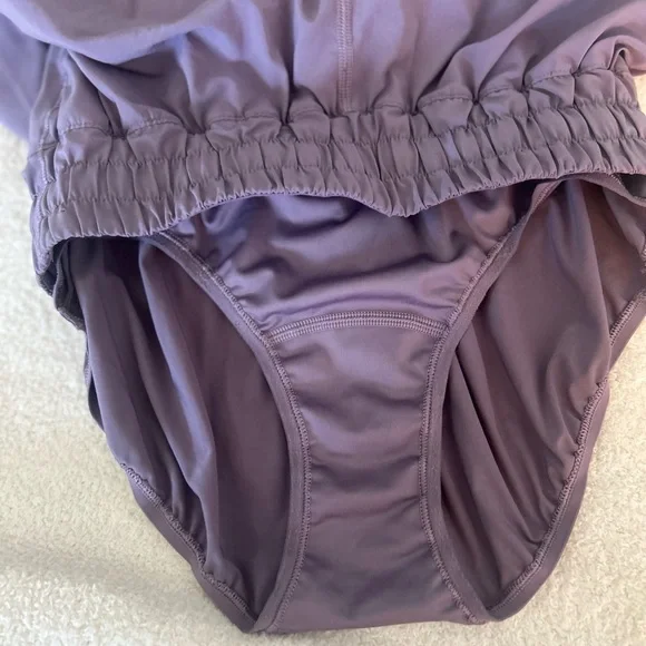 Lululemon Hotty-Hot High Rise Lined Shorts Size 6 - Picture 10 of 15